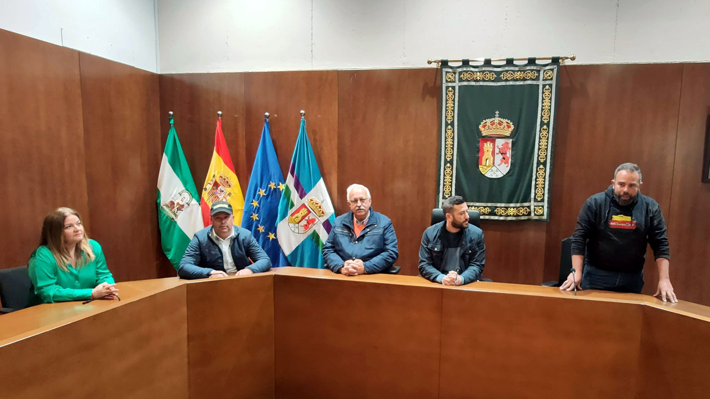 De izquierda a derecha Sonia García, Juan Millán, Manuel Alonso, Antonio Marín, y Manuel Campos.