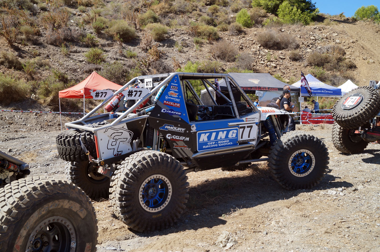 Súper Proto esperando para verificar el vehículo en el Extreme 4x4 de Torrox.