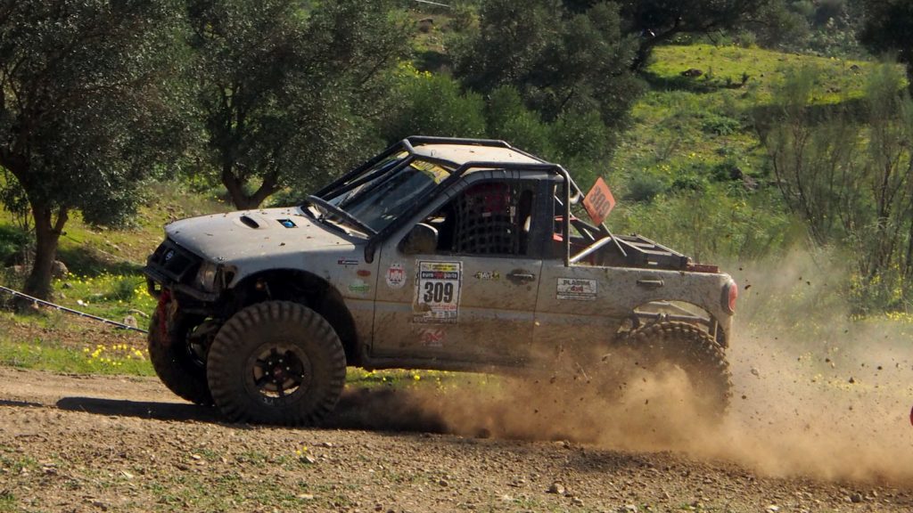 Oscar Castro con Nissan Terrano II.