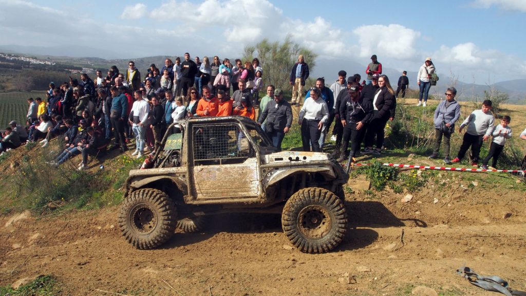 El público disfrutó con los todoterrenos en el V Extreme 4x4 de Pizarra.