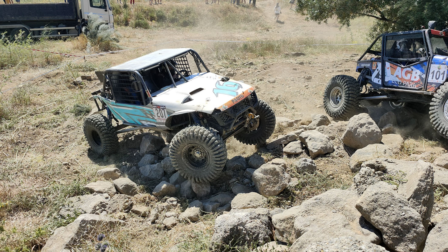 Equipo MJ Neumáticos VII Extreme 4x4 de Pizarra 2025.