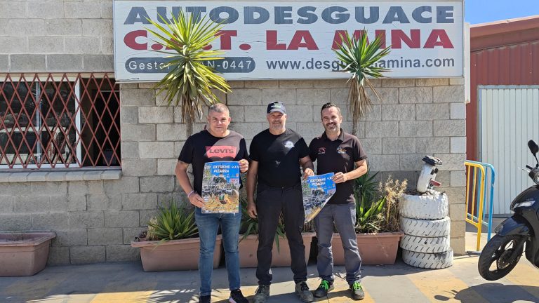 Presentación cartel Extreme 4x4 Pizarra en Autodesguace CAT La Mina.