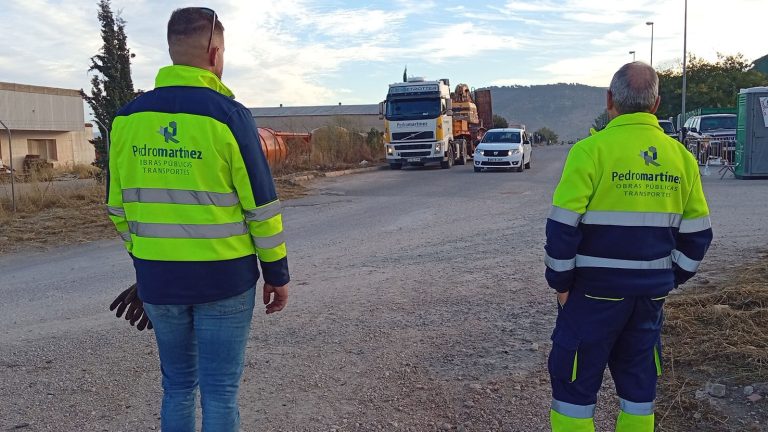Operarios empresa Pedro Martínez Obras Públicas y Transportes.